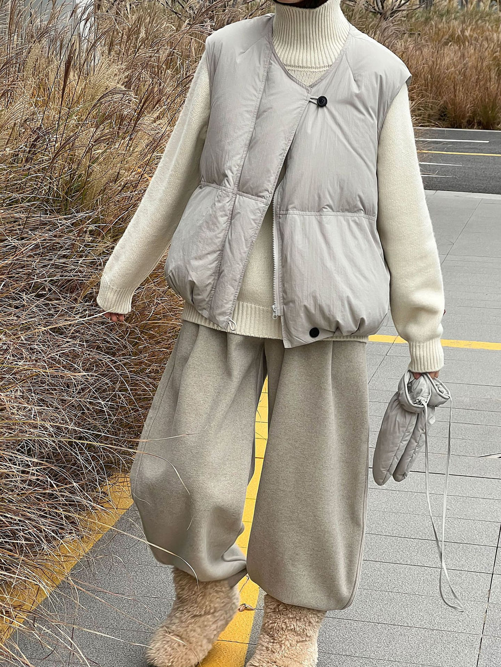 Women Duck Down Vest with Gloves